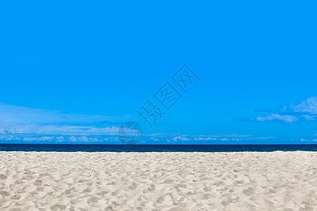 空旷的大海和沙滩图片
