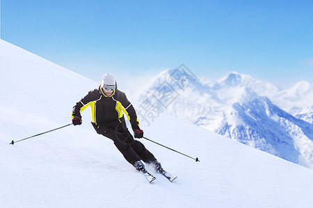 高山滑雪手在向下走的脚步上滑雪 行动 快速地 滑雪者图片