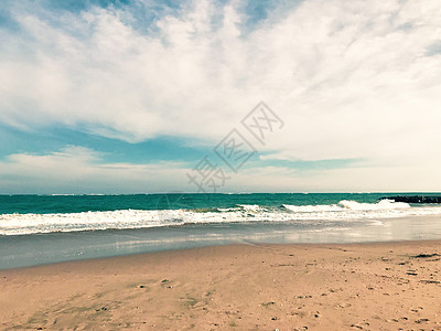 清空海滩和波浪的全景 保加利亚Pomorie 阳光 海岸图片