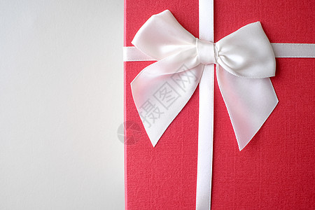 情人节礼物盒和浪漫情侣的红丝带 快乐的 爱 玫瑰图片