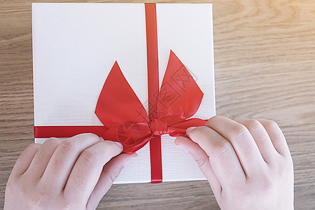 情人节礼物盒和浪漫情侣的红丝带 展示 婚姻 假期图片