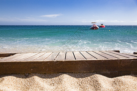 沙木木板和底底蓝蓝海 晴天 美丽 海岸 产品 假期图片