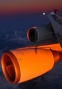 飞机飞行期间客机窗外的风景 喷射 云 服务 机场图片