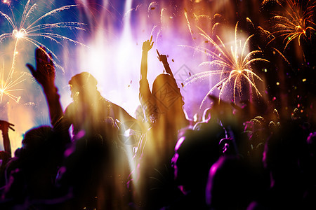 人群看烟花-新年庆祝活动-抽象假期 夜生活 畅快背景图片