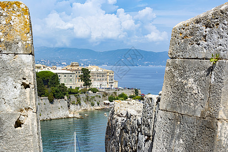 科孚城的景象 从库孚镇的堡垒里看出科孚市 希腊 爱奥尼亚群岛 水图片