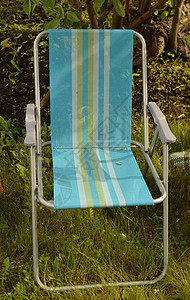 露营椅放在草地上的花园里 闲暇 夏天 娱乐 座位图片