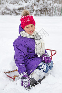 雪上雪地公园的女童女孩图片