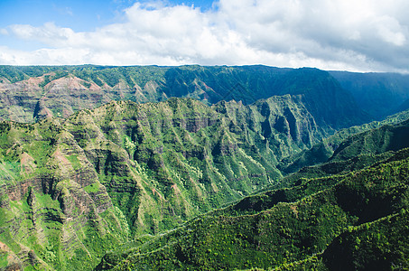 美国Kauai典型的突起山脉空中蒸汽图片