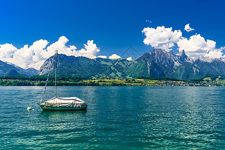 瑞士伯尔尼图恩湖的帆船 岩石 水 远足 挪威 阿尔卑斯山图片