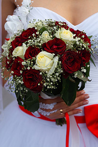新娘手上有一束玫瑰 特辑中详细细节 隆重的盛会 假期 花瓶背景图片