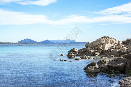 绿水和花岗岩岩石群岛地貌的海滨 夏天 蓝色的 天堂图片