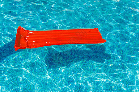 室内水面上漂浮在水面的床垫 泳池边 海 塑料 多于图片