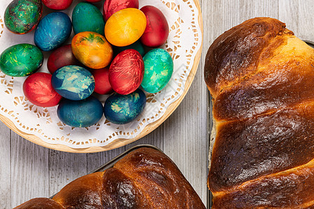 甜面包和复活节鸡蛋 欧洲 面团 平底锅 甜的 基督教 烤的图片