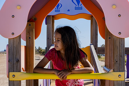 小女孩在游乐场玩耍 夏天 白色的 快乐的 幸福图片