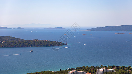 克罗地亚亚得里亚海夏季海湾海岸 从山上查看 泻湖 地中海图片