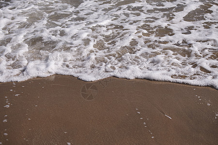 海岸线上的海浪图片