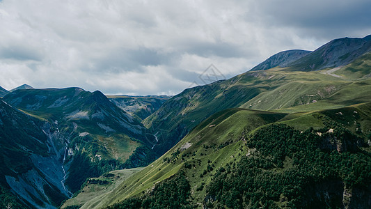 乔治亚州Kazbegi的景象 美丽的自然山地背景 喜马拉雅山 徒步旅行图片