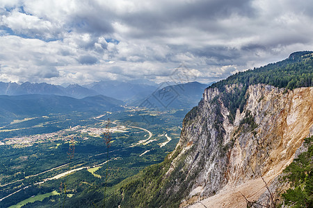 奥地利比利亚奇附近山谷的景象图片