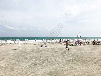 保加利亚Pomorie 2019年9月12日 人们在海滩上放松 欧洲 户外图片