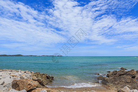 天空与美丽的海滩 有岩石和热带海 自然 天堂图片