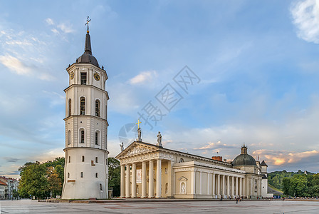 立陶宛维尔纽斯大教堂 钟 基督教 柱子 正方形 白色的图片