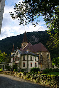 瑞士城堡附近的因特拉肯天主教会 圣公会图片