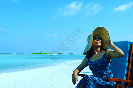 假日和旅行概念 自由 晴天 异国情调 蓝色的 天空 女孩图片