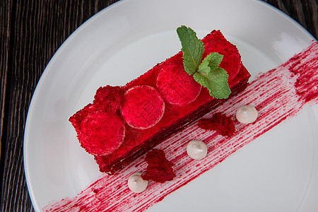 红色天鹅绒蛋糕 刨冰 可口 薄荷 庆典 冰镇 浆果 饮食图片