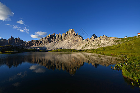 意大利多洛米山 参差不齐 阿尔卑斯山 蓝色的 旅行 天空 高山图片