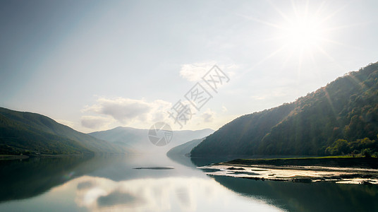 格鲁吉亚山丘和湖泊秋季地貌图示 地平线 岩石 旅行图片