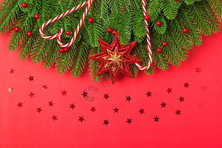 新年或圣诞节节快乐 最顶端的视野平坦地铺立着fir树丛c 玩具 躺着图片