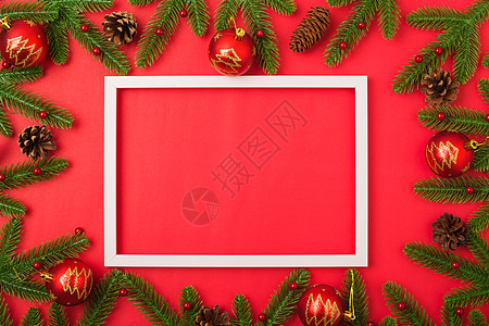 新年或圣诞节节快乐 最顶端的视野平坦地铺立着fir树丛c 球 相框图片