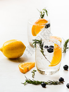 橙子和蓝莓混合水 薄荷 西班牙果酒 香槟酒 柑橘 寒冷的 开胃酒图片