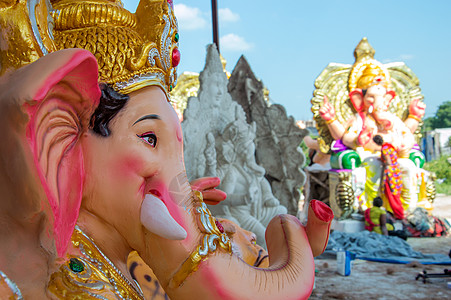 印度神象头神的雕像 Ganesha 节期间艺术家工作坊中的特写 信仰 大象图片