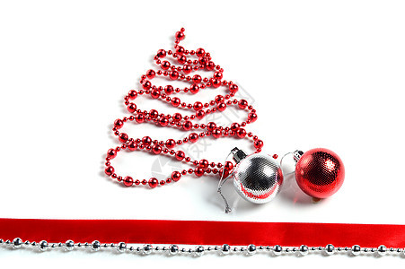白色背景上带球的圣诞装饰圣诞树 庆祝 金属的 宗教图片
