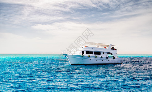 埃及红海白色游白游白帆旅游船 水 季节 假期图片