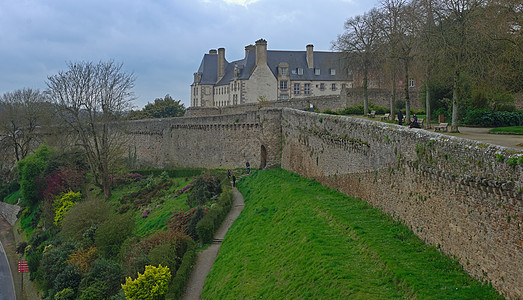 观察法国迪南堡垒的巨石墙壁 防御 天空 博物馆 地标图片