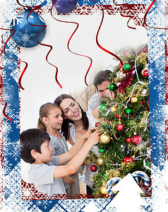 喜悦家庭装饰圣诞树的复合形象 充满了泡泡 可爱的 丝带图片