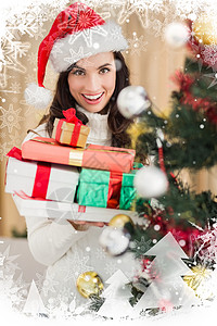 喜庆黑发在圣诞树附近藏着一堆礼物的复合图象 女性 银图片