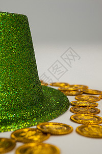 圣帕特里克日妖帽和金巧克力硬币 欣妮 童话 魔法图片