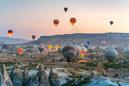 在土耳其卡帕多西亚上空飞翔的 各种热气球 自然 国家的图片