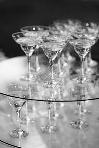 酒和香槟鸡尾酒杯 假期 仪式 爱 葡萄酒 白色的 玻璃图片