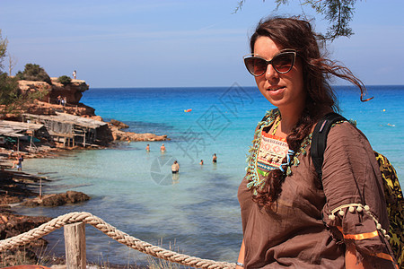 Cala Saona是伊比萨最美的海滩之一 水晶清澈 绿松石 地标背景图片