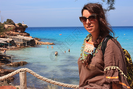 Cala Saona是伊比萨最美的海滩之一 水晶清澈 海景 海洋背景图片