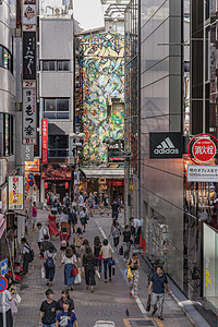 通往涉谷交叉交叉路口的购物街 水平位置 行人 街道图片