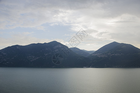 意大利伦巴第 从轮渡的湖全景 意大利风景 意大利伊塞奥湖 环境 宁静图片