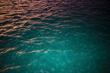 蓝色晴朗的海水表面水背景图片