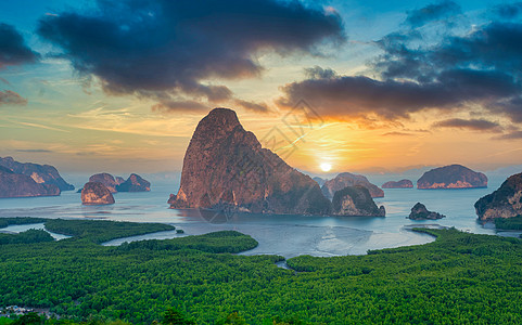 在美丽的日落天空中 张嘉湾的景色高清图片