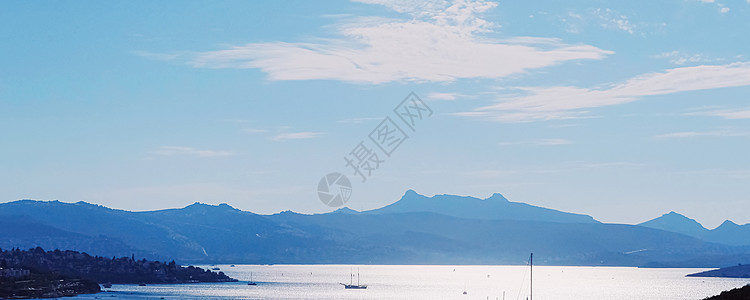 日落时地中海的海景和山脉 暑假旅行和度假胜地 地平线 热带图片