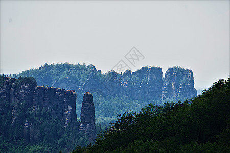 瑞士萨克森Affensteine和山脉近距离关闭图片